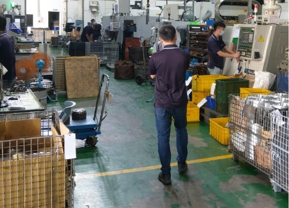 人工作業 │ 無法即時得知機台資訊
