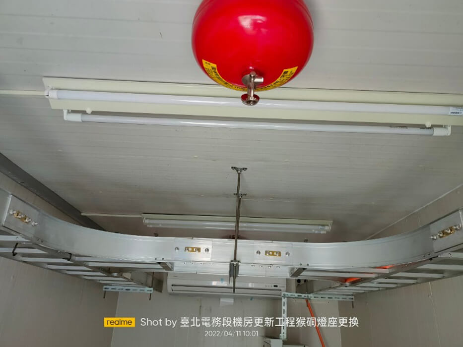 機櫃燈具更換